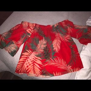 Blouse off the shoulders